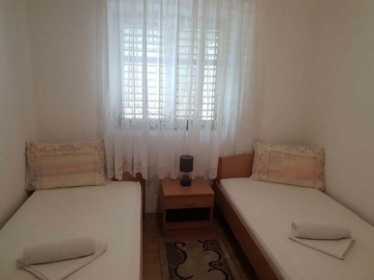 Guest House Alisa Hvar Town Exterior photo