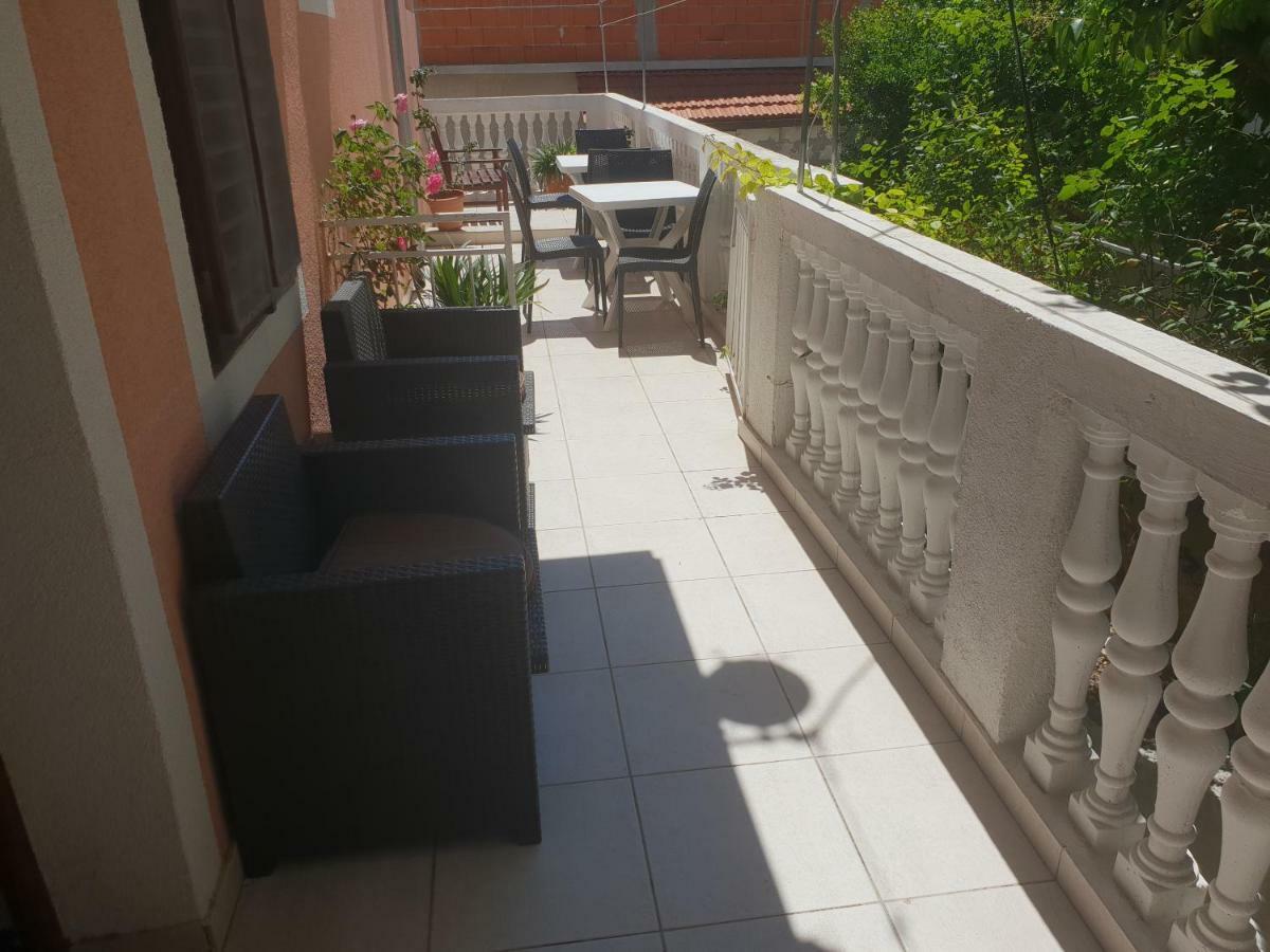 Guest House Alisa Hvar Town Exterior photo